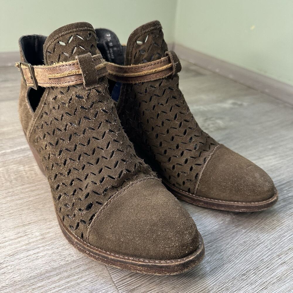 Circle G Olive Green Suede Cut-Out Buckle Ankle Bootie Western Women's 7.5